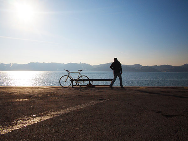 Cycle around West Lake