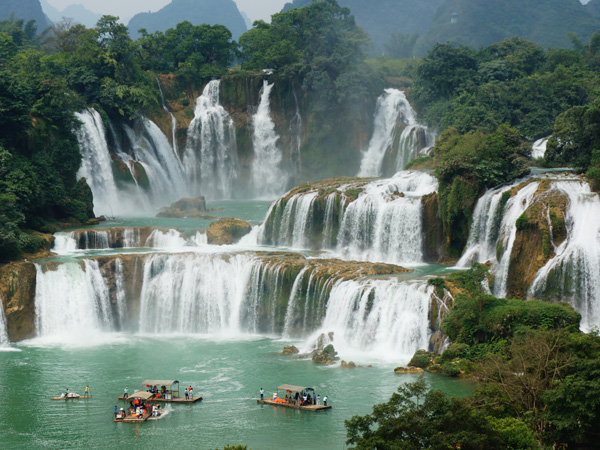 Most Famous Waterfalls in China - De Tian Waterfall