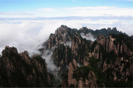 Strolling in the cloud sea in Yellow Mountain