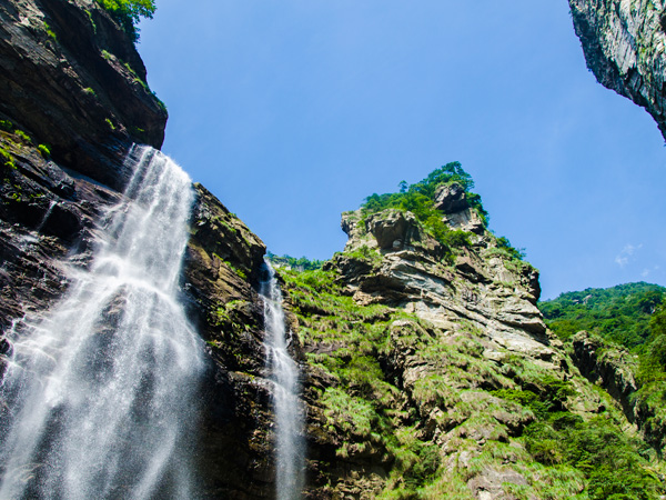 The Most Famous Waterfalls in China - Mt. Lushan Waterfalls