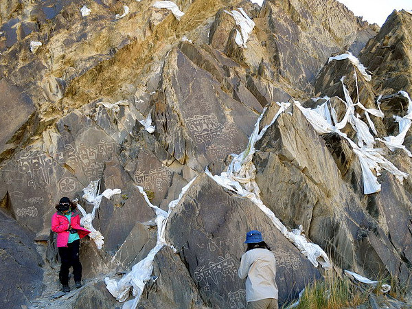 Rutog Cliff Carvings
