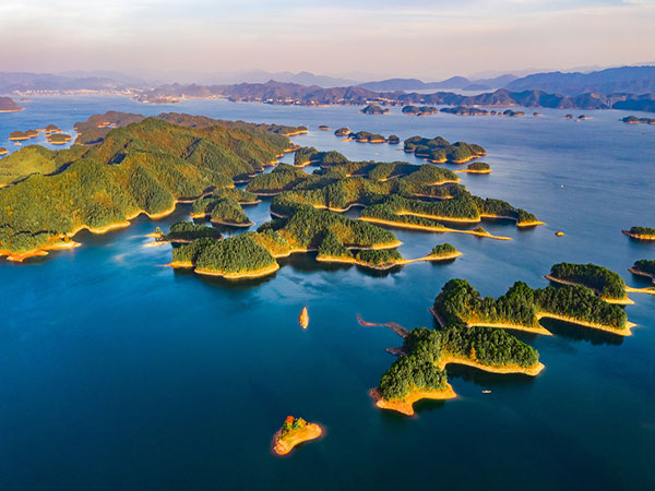 Thousand Island Lake