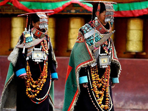 Tibetan Clothing Culture of Different Regions