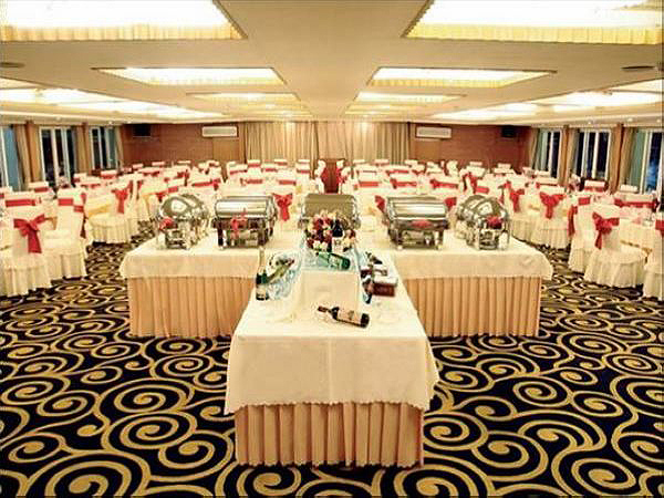 Reception of Yangtze River Cruise Boat